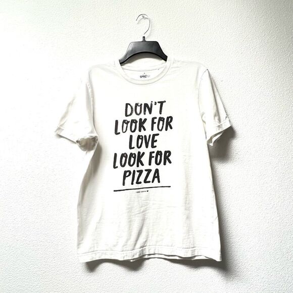 Uniqlo “Don’t Look For Love. Look For Pizza” - Picture 1 of 5